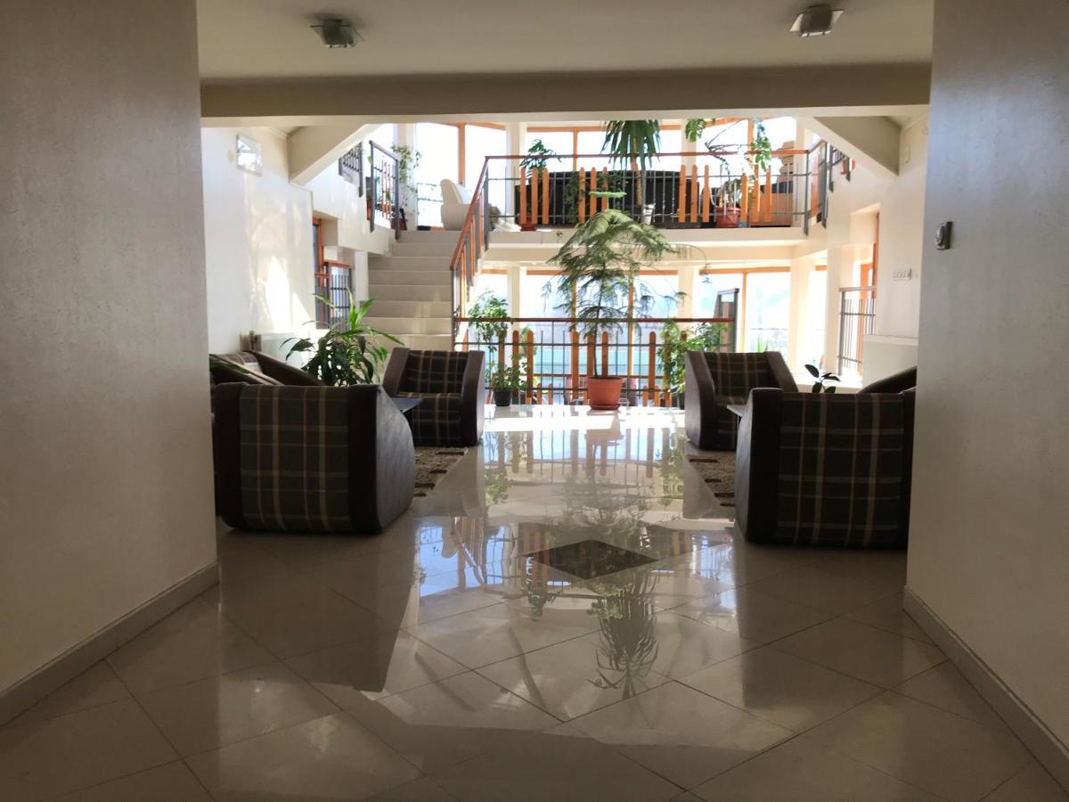 Zormaris-M Hotel รานเย ภายนอก รูปภาพ